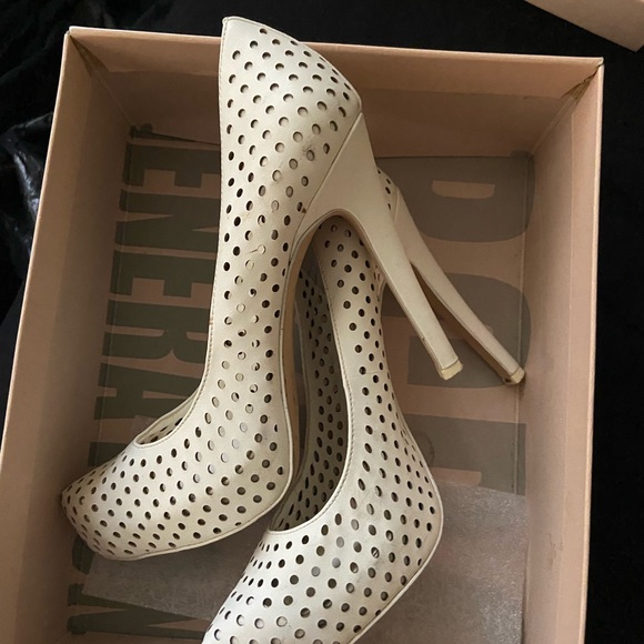 Heels - Picture 4 of 5